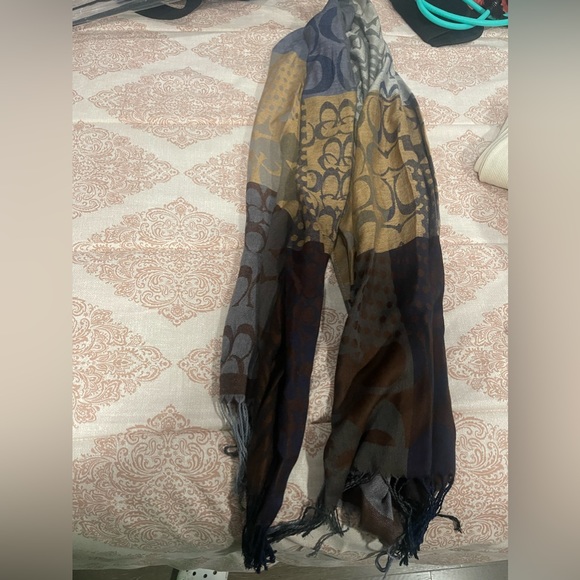 Coach Scarf - Picture 1 of 2